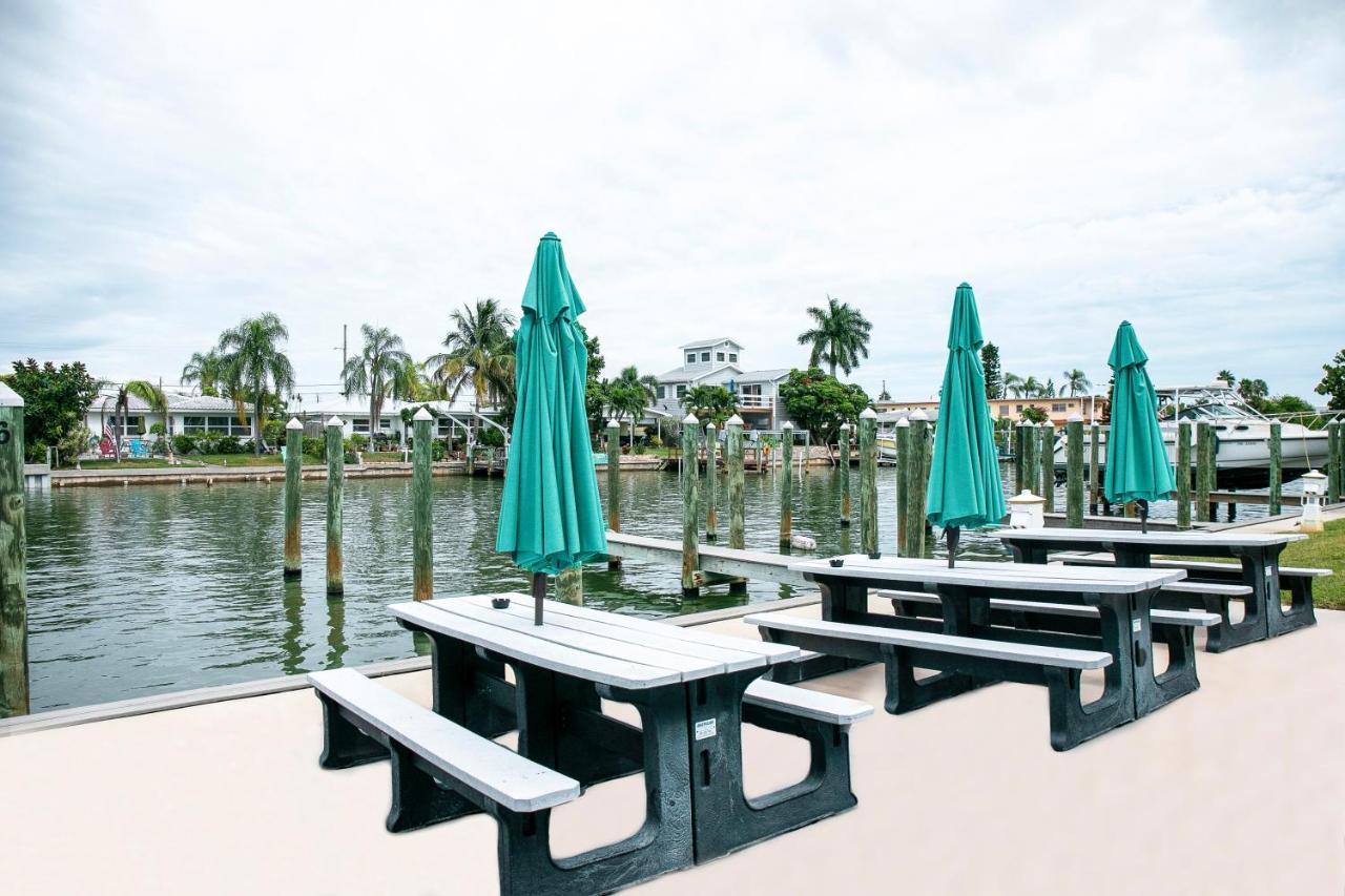 Bayside Inn And Marina Treasure Island Exteriör bild